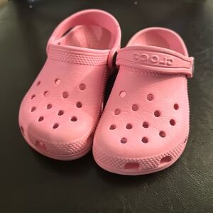 Girl crocs pink